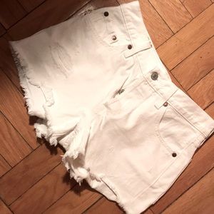 NWOT Levi’s 501 white Jean shorts